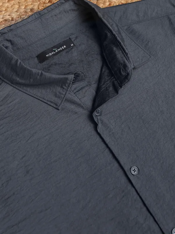 Highlander Men Blue Solid Slim Fit Casual Shirt