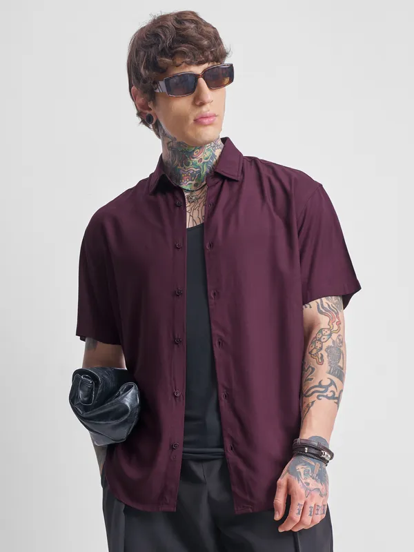 Highlander Men Burgundy Solid Relaxed Fit Casual Shirt