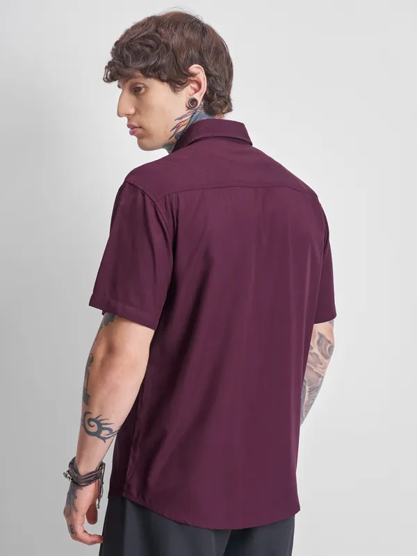 Highlander Men Burgundy Solid Relaxed Fit Casual Shirt