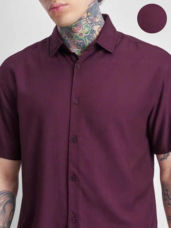 Highlander Men Burgundy Solid Relaxed Fit Casual Shirt
