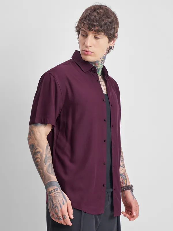 Highlander Men Burgundy Solid Relaxed Fit Casual Shirt