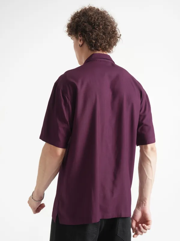 Highlander Men Maroon Solid Relaxed Fit Casual Shirt