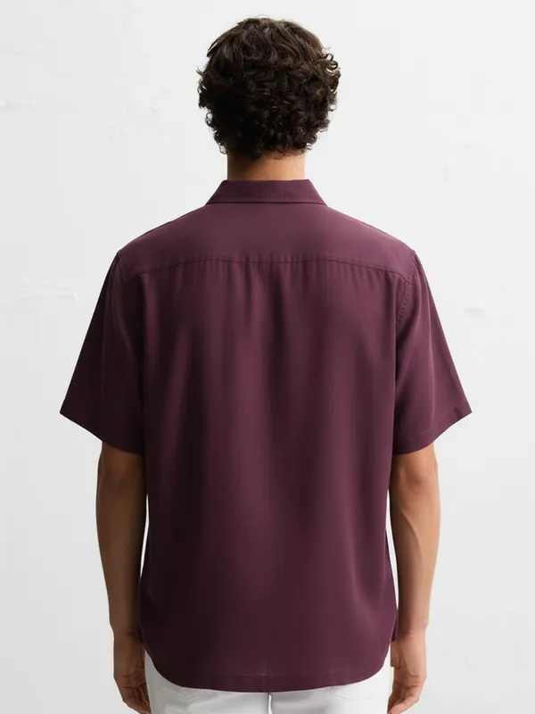 Highlander Men Maroon Solid Relaxed Fit Casual Shirt