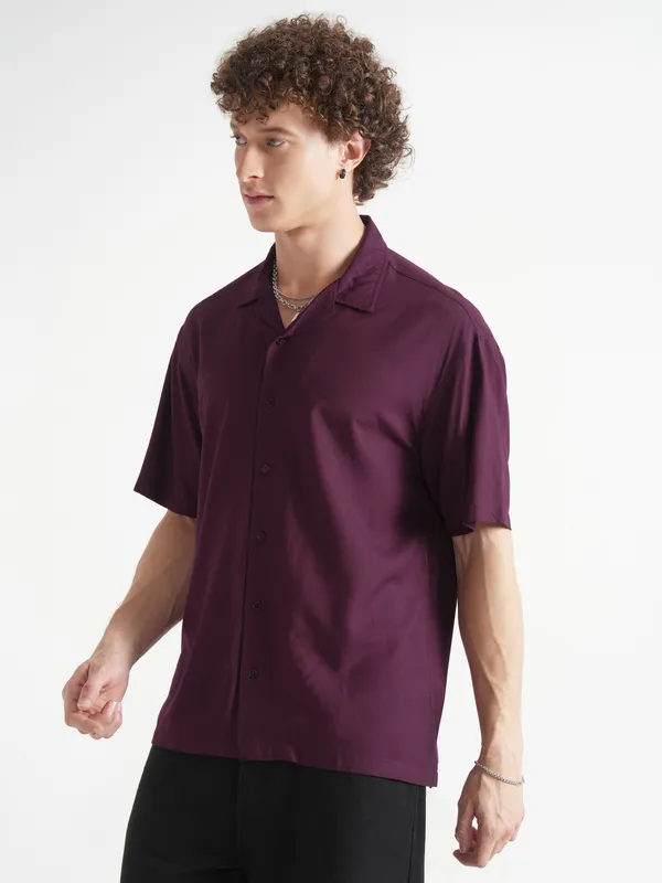 Highlander Men Maroon Solid Relaxed Fit Casual Shirt