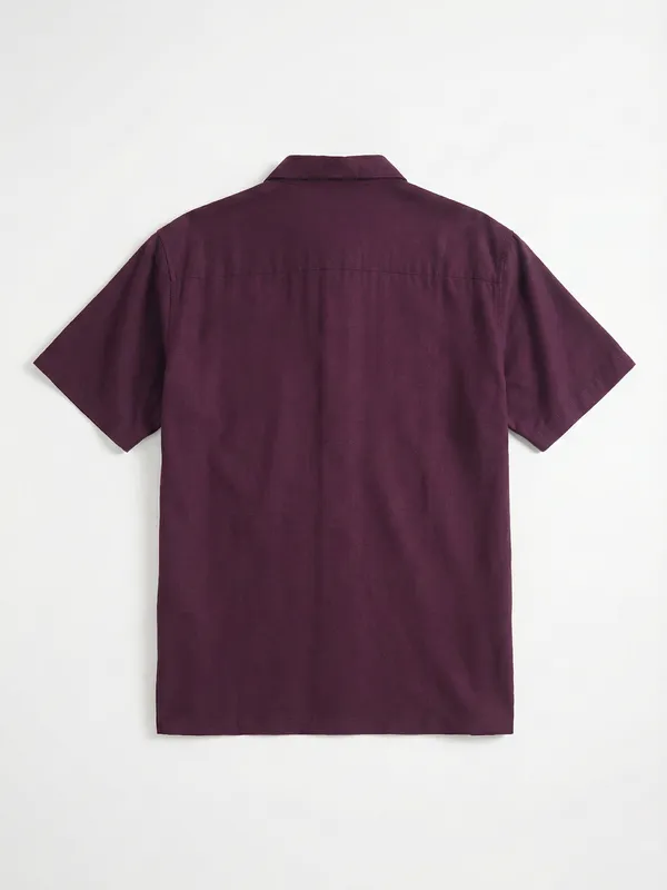 Highlander Men Maroon Solid Relaxed Fit Casual Shirt