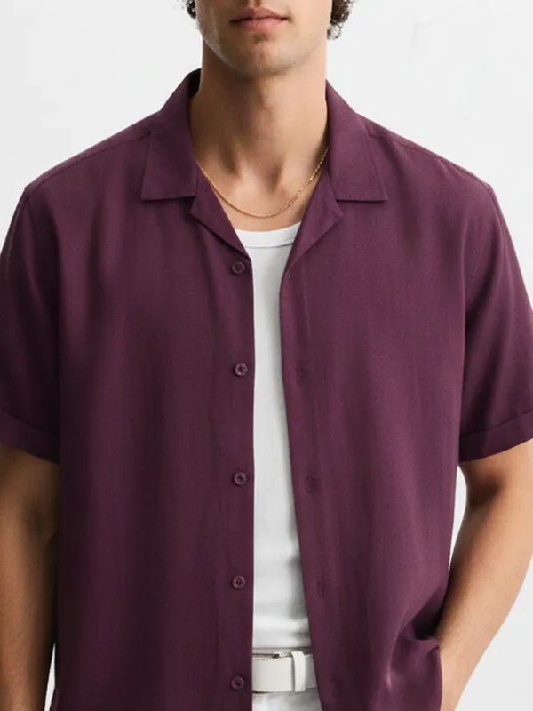 Highlander Men Maroon Solid Relaxed Fit Casual Shirt