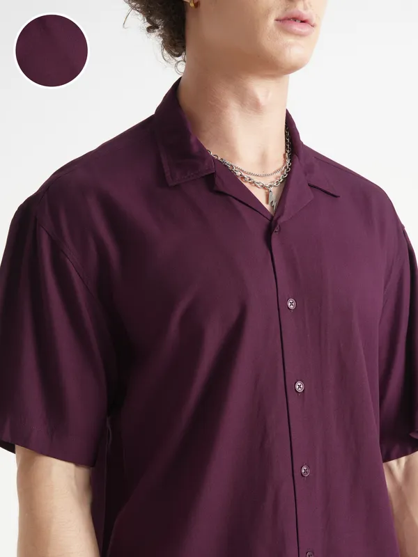 Highlander Men Maroon Solid Relaxed Fit Casual Shirt