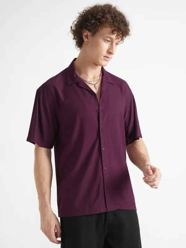 Highlander Men Maroon Solid Relaxed Fit Casual Shirt