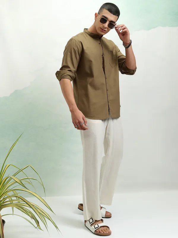 Highlander Men Khaki Solid Regular Fit Casual Shirt