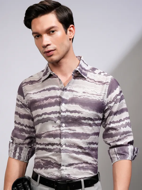Highlander Men Grey Abstract Regular Fit Casual Shirt