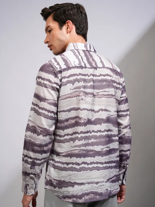 Highlander Men Grey Abstract Regular Fit Casual Shirt