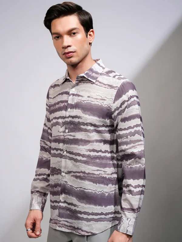 Highlander Men Grey Abstract Regular Fit Casual Shirt