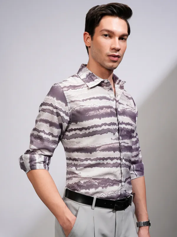 Highlander Men Grey Abstract Regular Fit Casual Shirt