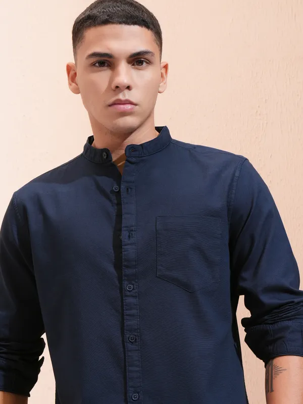 Highlander Men Navy Blue Solid Regular Fit Casual Shirt