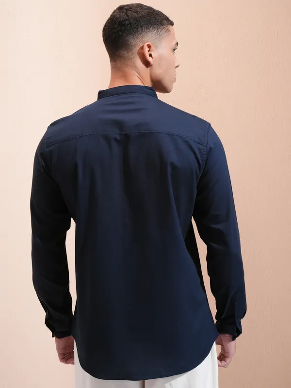 Highlander Men Navy Blue Solid Regular Fit Casual Shirt