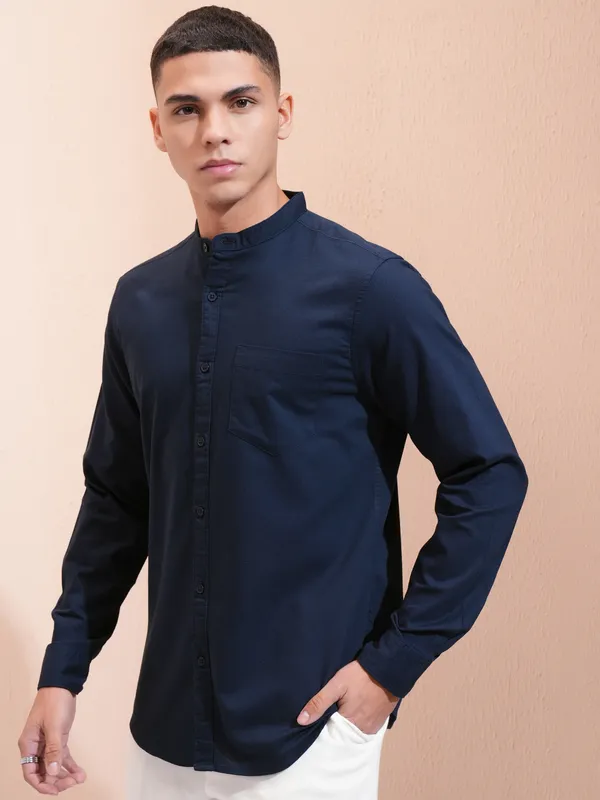 Highlander Men Navy Blue Solid Regular Fit Casual Shirt