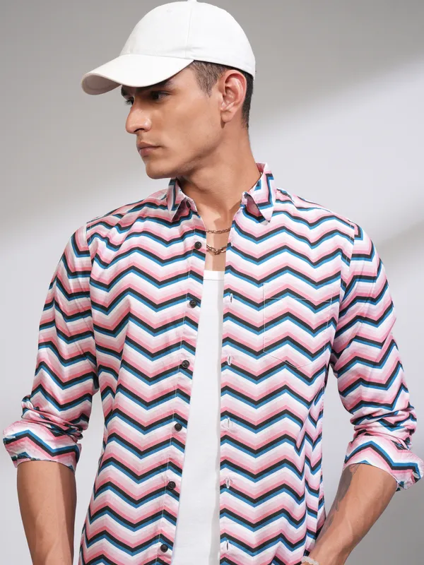 Highlander Men Pink Printed Slim Fit Casual Shirt