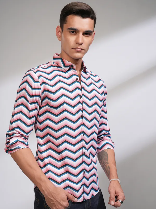 Highlander Men Pink Printed Slim Fit Casual Shirt