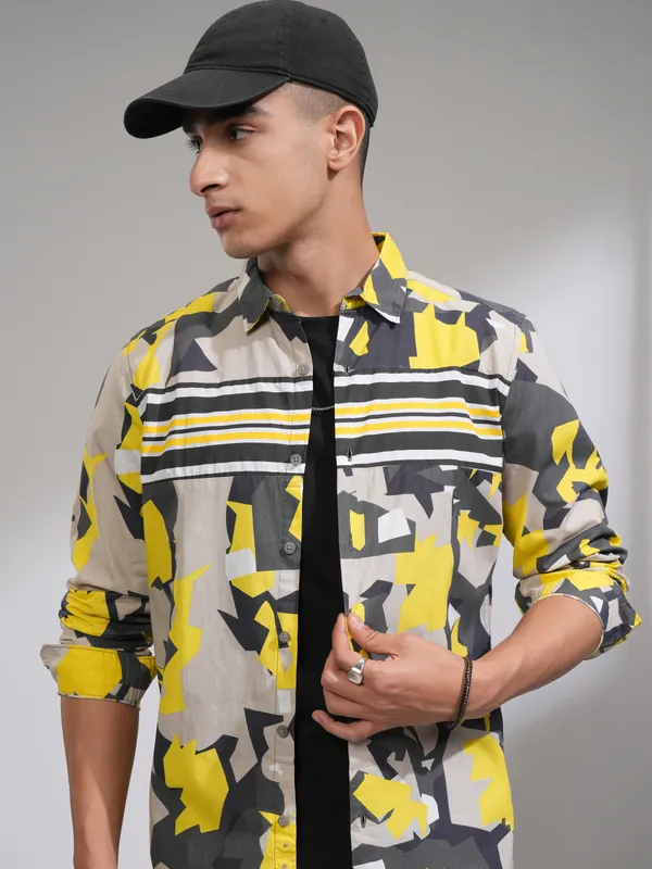 Highlander Men Olive Printed Slim Fit Casual Shirt