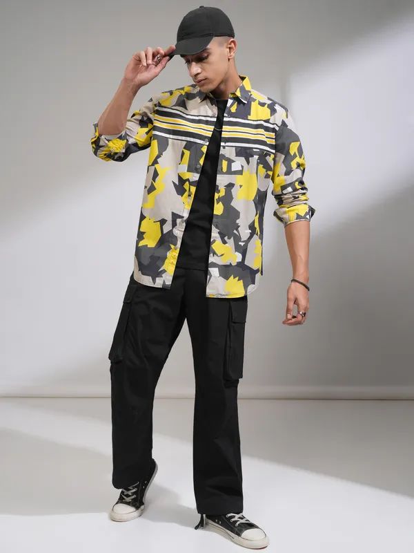 Highlander Men Olive Printed Slim Fit Casual Shirt