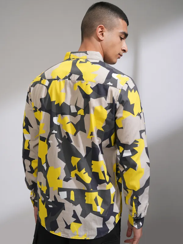 Highlander Men Olive Printed Slim Fit Casual Shirt