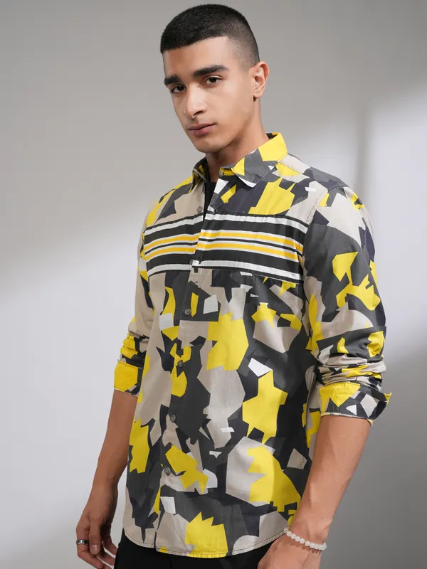 Highlander Men Olive Printed Slim Fit Casual Shirt