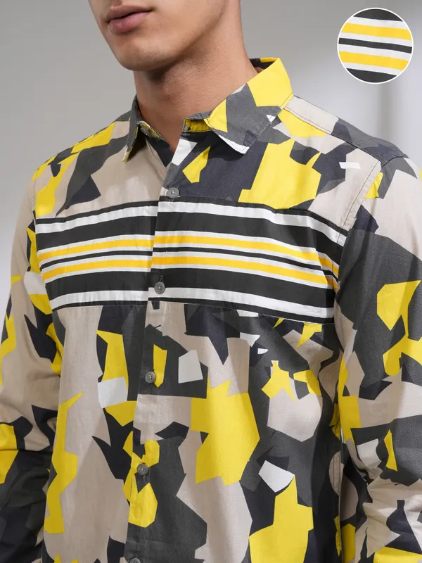 Highlander Men Olive Printed Slim Fit Casual Shirt