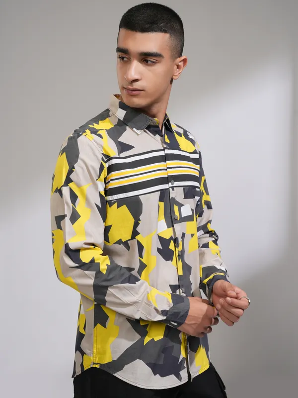 Highlander Men Olive Printed Slim Fit Casual Shirt