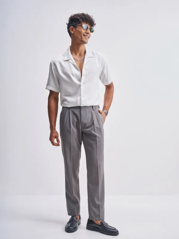 Highlander Men White Solid Relaxed Fit Casual Shirt