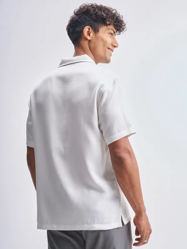 Highlander Men White Solid Relaxed Fit Casual Shirt