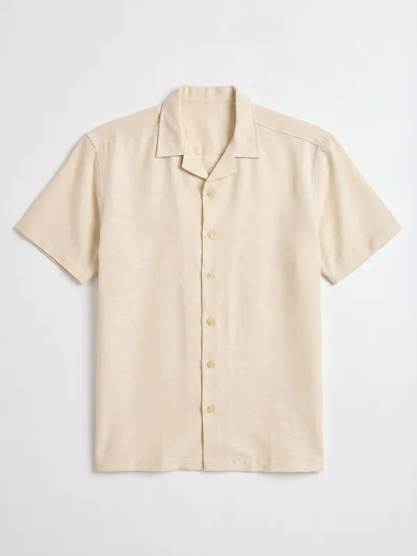 Highlander Men Cream Solid Relaxed Fit Casual Shirt