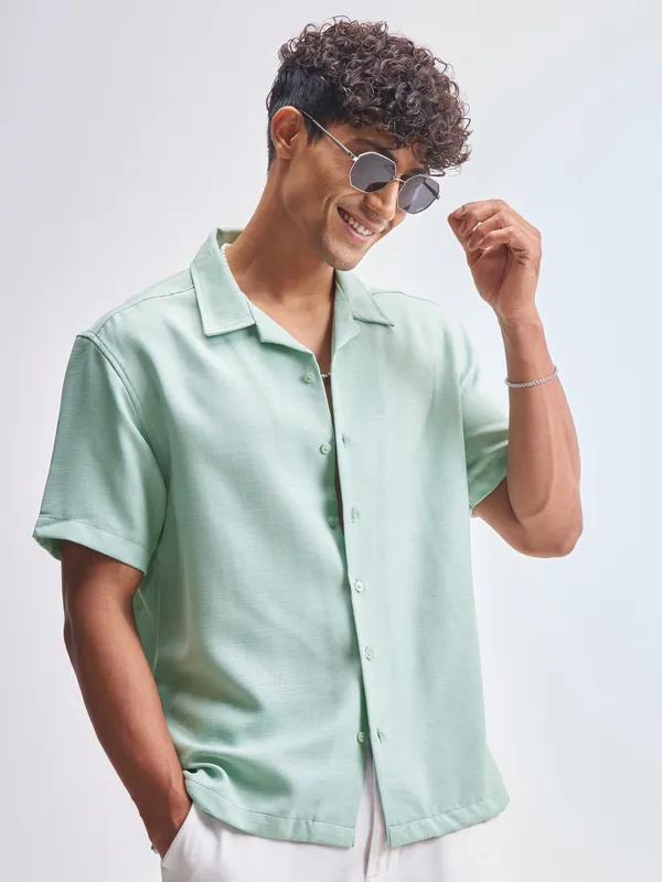 Highlander Men Green Solid Relaxed Fit Casual Shirt