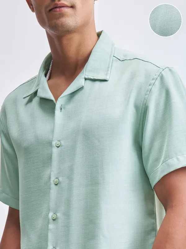 Highlander Men Green Solid Relaxed Fit Casual Shirt