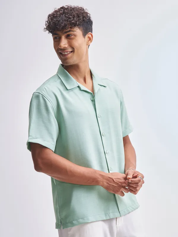 Highlander Men Green Solid Relaxed Fit Casual Shirt