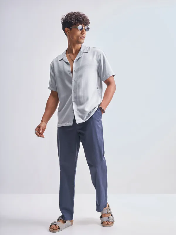 Highlander Men Grey Solid Relaxed Fit Casual Shirt