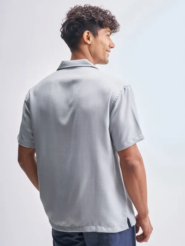 Highlander Men Grey Solid Relaxed Fit Casual Shirt