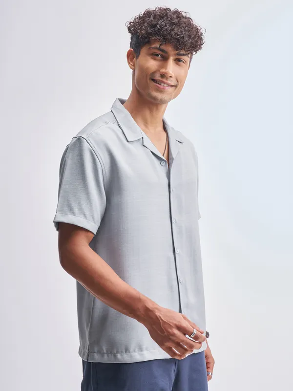 Highlander Men Grey Solid Relaxed Fit Casual Shirt