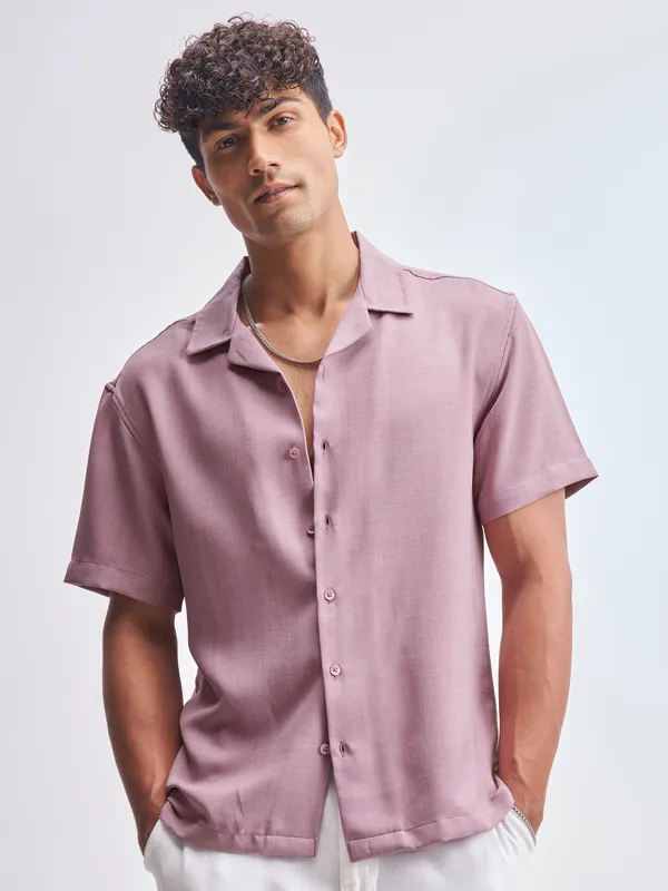 Highlander Men Lavender Solid Relaxed Fit Casual Shirt