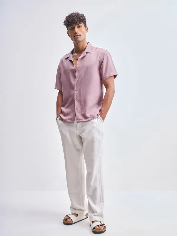 Highlander Men Lavender Solid Relaxed Fit Casual Shirt