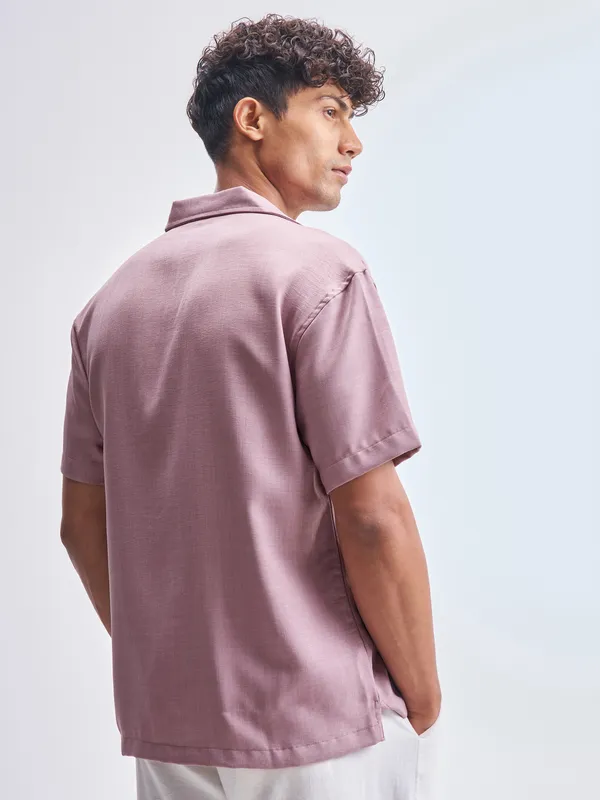 Highlander Men Lavender Solid Relaxed Fit Casual Shirt