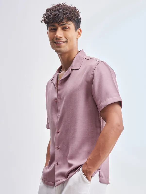 Highlander Men Lavender Solid Relaxed Fit Casual Shirt