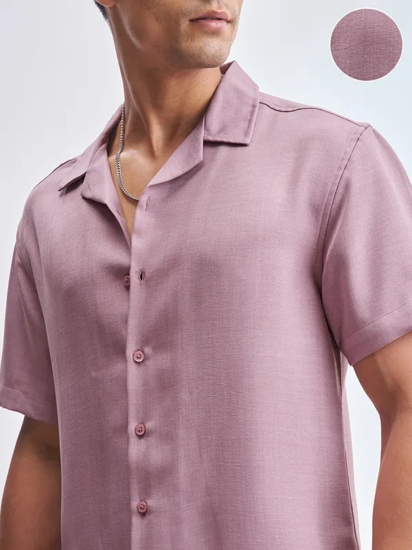 Highlander Men Lavender Solid Relaxed Fit Casual Shirt