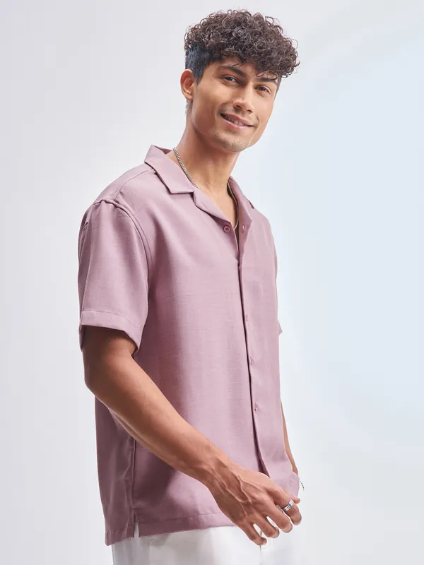 Highlander Men Lavender Solid Relaxed Fit Casual Shirt