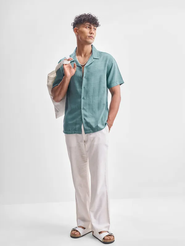 Highlander Men Teal Solid Relaxed Fit Casual Shirt