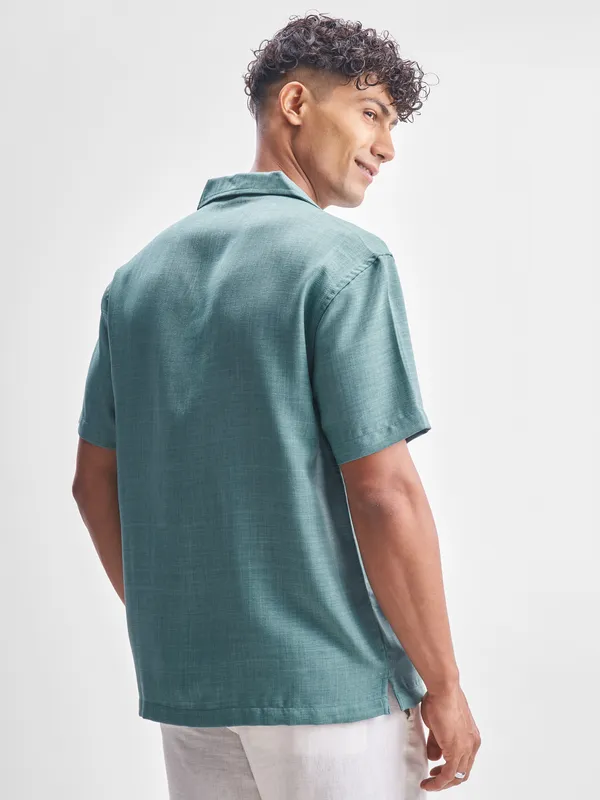 Highlander Men Teal Solid Relaxed Fit Casual Shirt