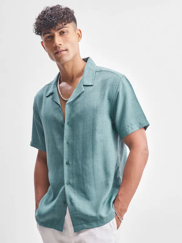 Highlander Men Teal Solid Relaxed Fit Casual Shirt