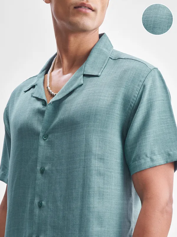 Highlander Men Teal Solid Relaxed Fit Casual Shirt