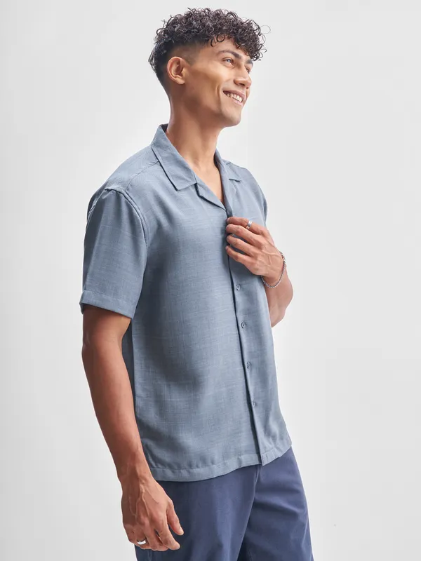 Highlander Men Blue Solid Relaxed Fit Casual Shirt