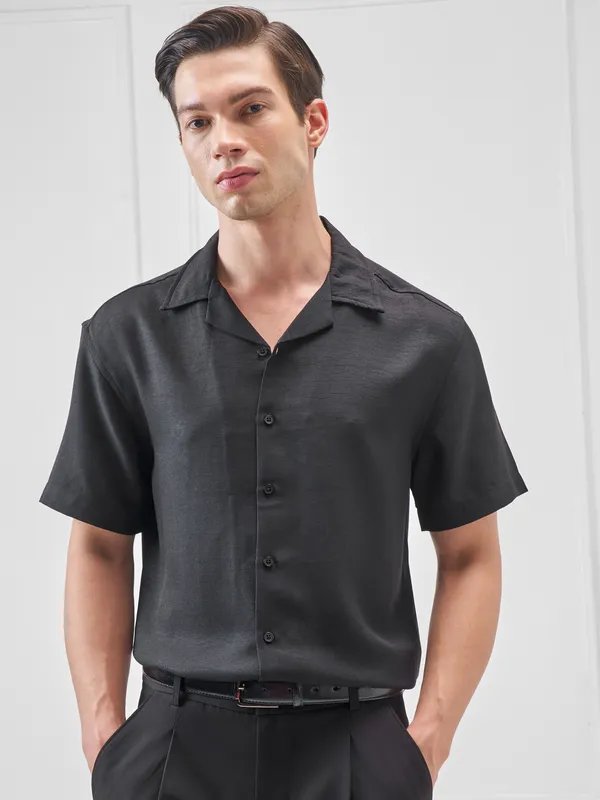 Highlander Men Black Solid Relaxed Fit Casual Shirt