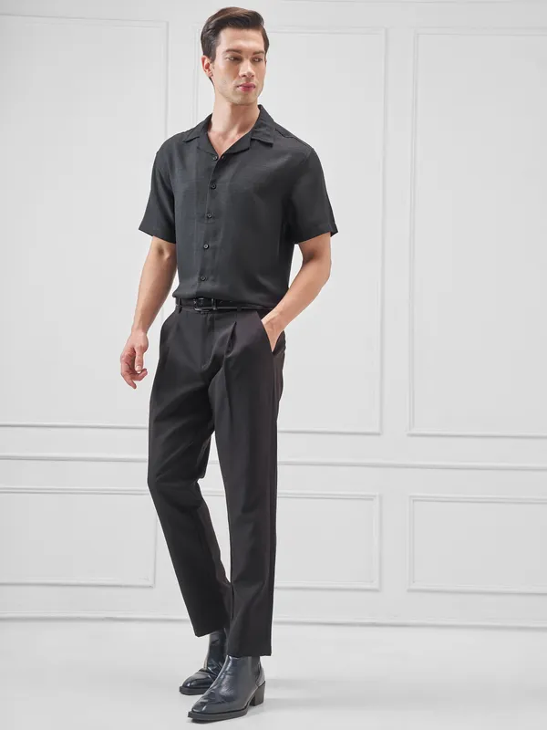 Highlander Men Black Solid Relaxed Fit Casual Shirt